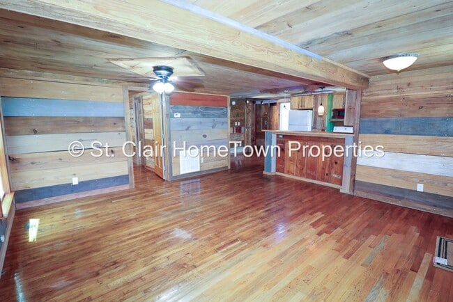 Building Photo - Beautiful Rustic Cabin