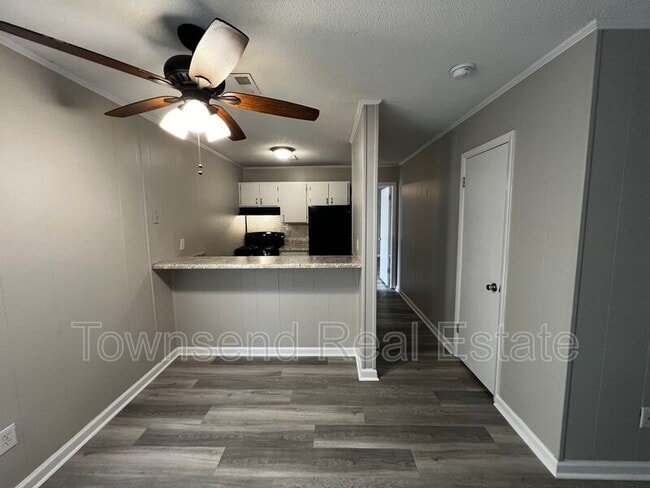 Building Photo - 5874 Century Oaks Dr