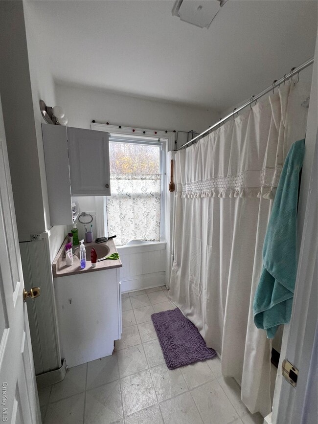 Building Photo - 67 Old Albany Post Rd