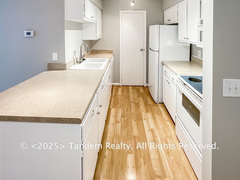 Building Photo - 118 Prescott Pl