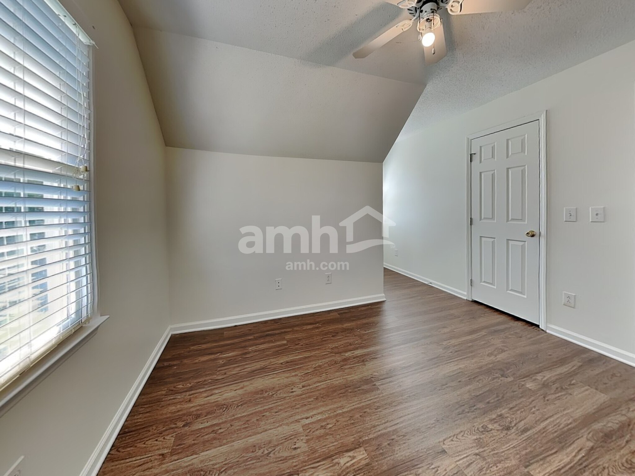 Building Photo - 272 Twin Creeks Rd