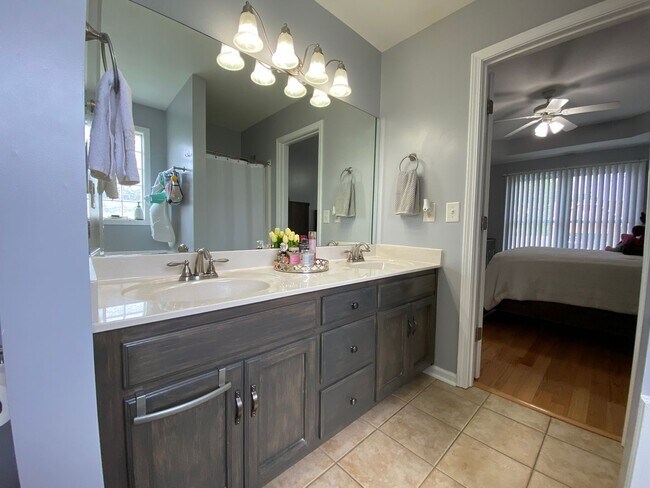 Building Photo - 3672 Fieldstone Dr