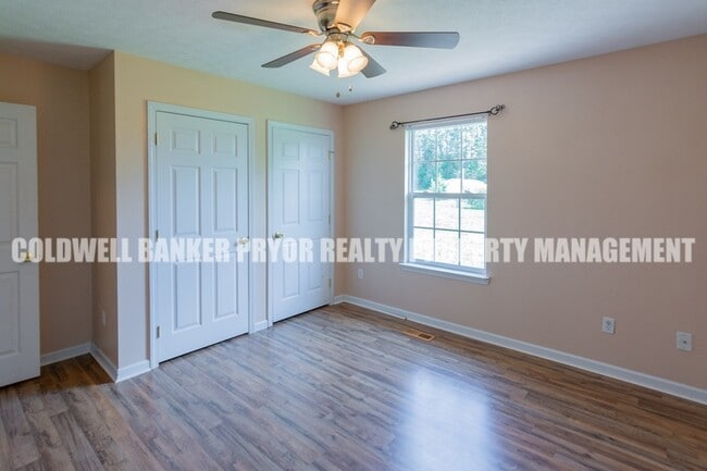 Building Photo - 295 Sky Dr