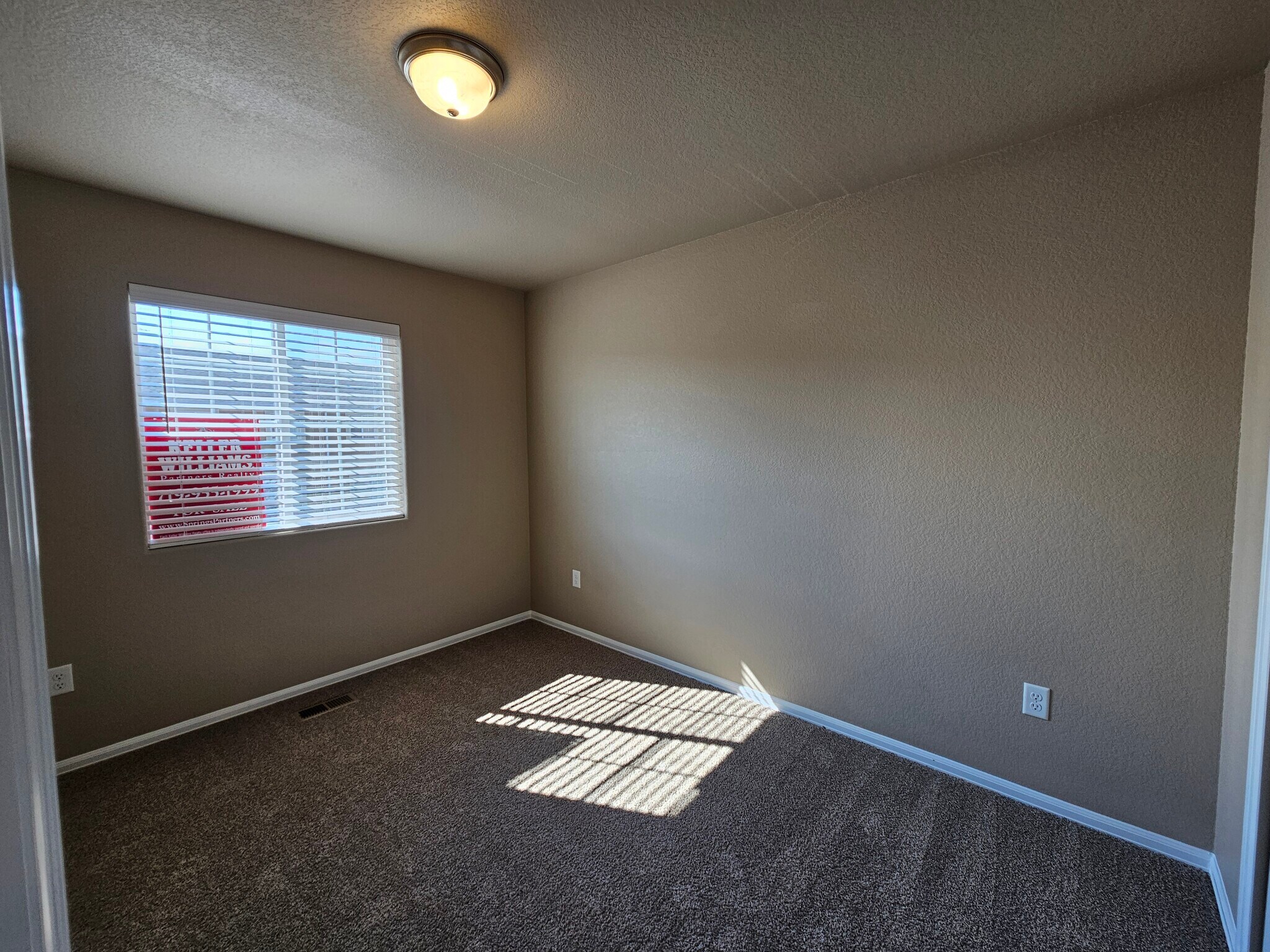 Building Photo - 7673 Jack Pine Grv