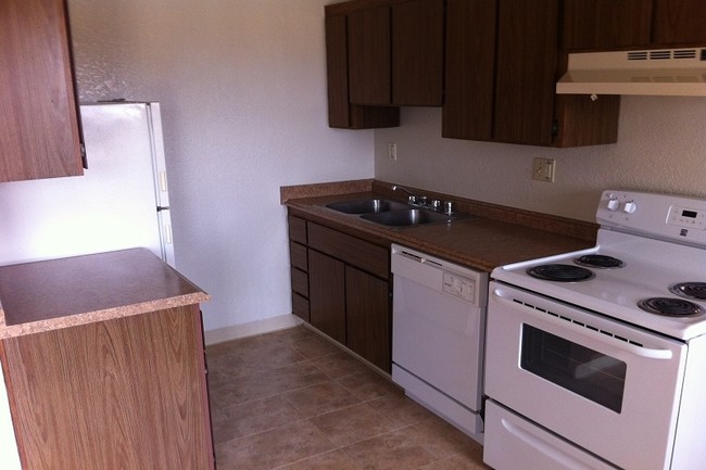 Kitchen - Marina Cypress Apartments