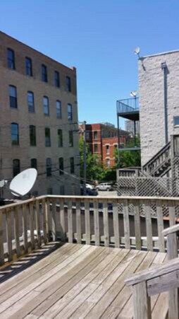 Building Photo - 520 N May St