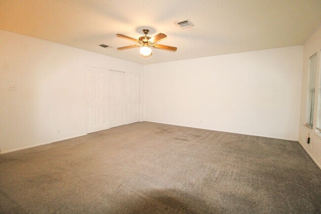 Building Photo - 14018 N Hills Village Dr