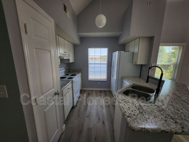 Building Photo - 9232 Lake Chase Island Way