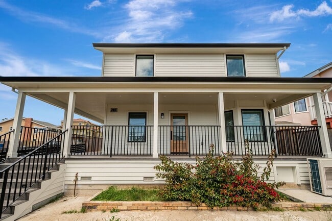 Building Photo - 701 Olive Ave
