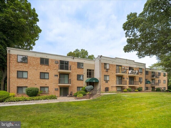 Building Photo - 1575 W Street Rd