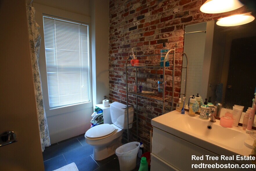 Building Photo - 23 Greylock Rd