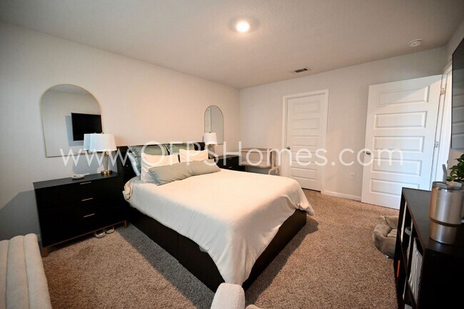 Building Photo - 4 Bed Crestview Home