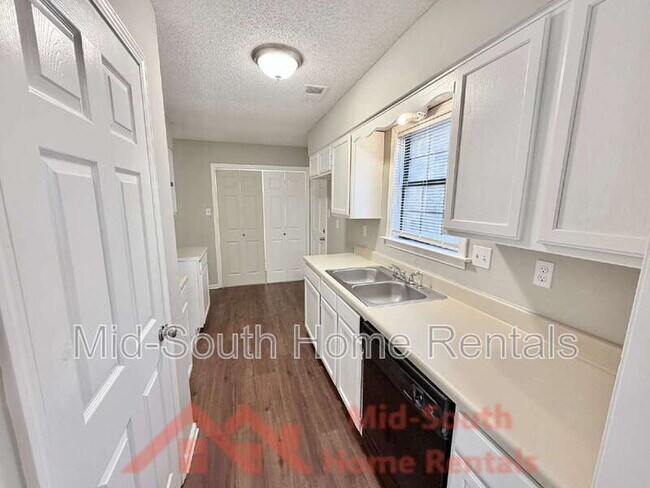 Building Photo - 6001 Cedarcrest Ct