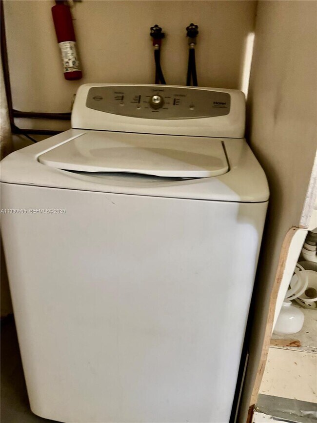 Building Photo - 724 Moffett St