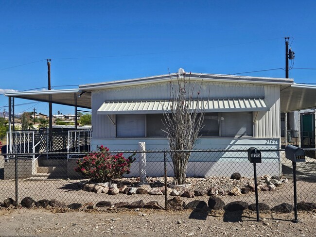 Building Photo - CUTE 2 Bed/2 Bath Mobile on 2 lots in Cent...