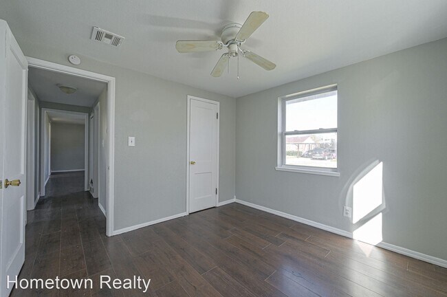 Building Photo - 3 br, 1 bath House - 4016 SE 22nd Street