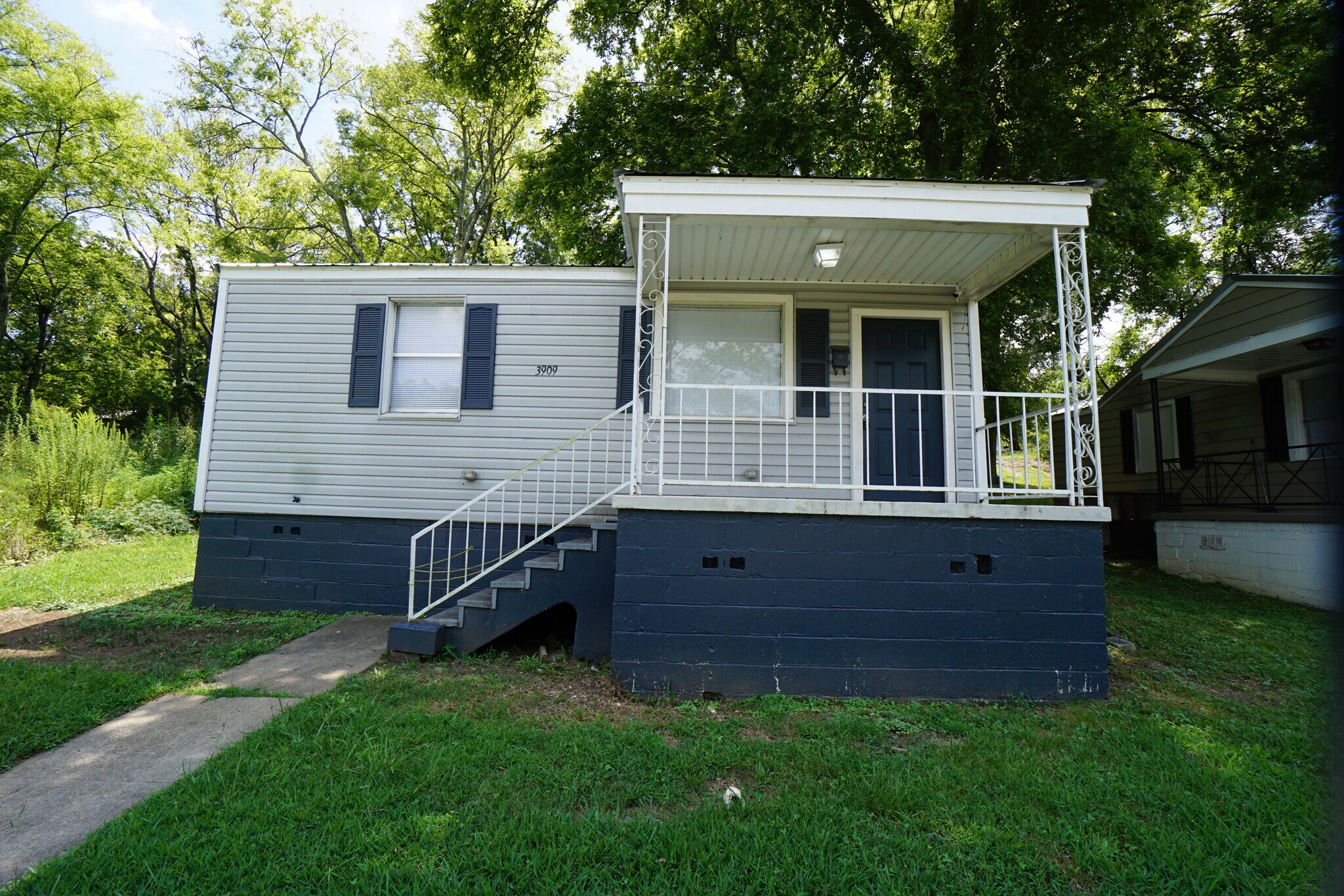 Building Photo - 3909 39th Ct N