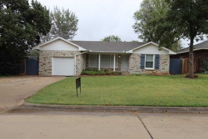 Building Photo - 2436 Huntleigh Dr