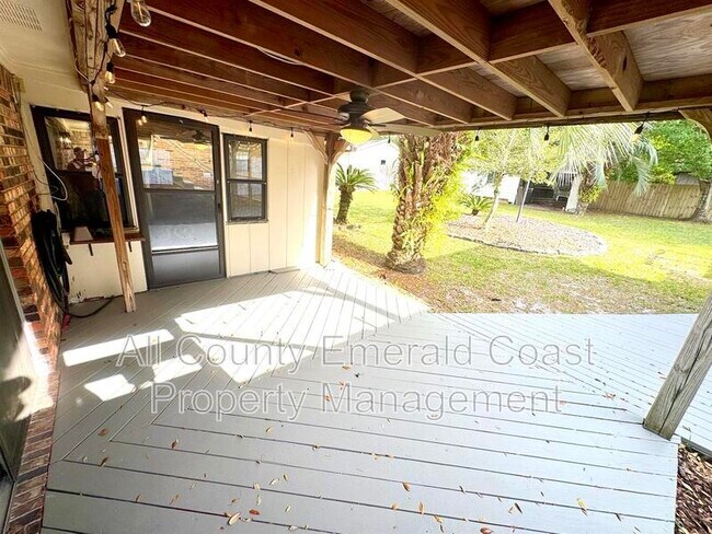 Building Photo - 504 Kelly St