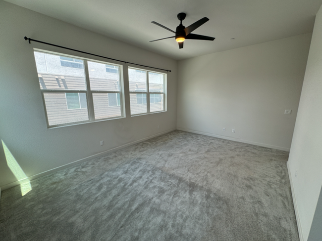 Building Photo - Luxurious 3 Bedroom 2 Bathroom Townhome in...