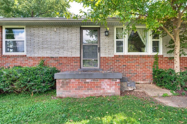 Building Photo - Beautifully Updated 3BR/1.5BA Home in Coveted Caldwell Hall!