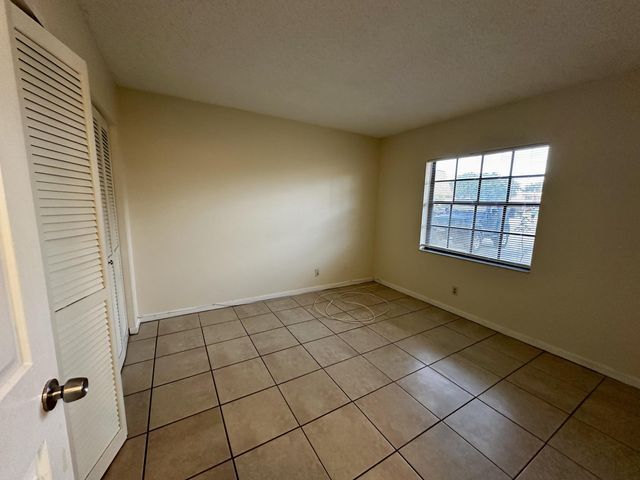 Building Photo - 4247 Oak Terrace Dr