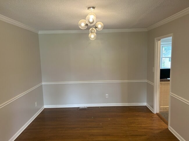Building Photo - 2109 Villaret Dr SW