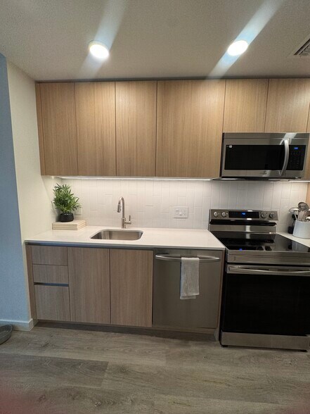 Building Photo - 94 NW 30th St