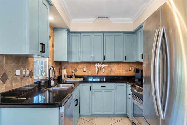 Building Photo - 3221 Seaward Dr