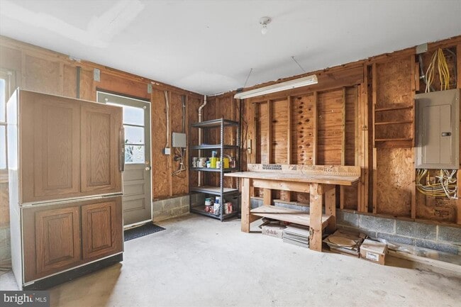 Building Photo - 6154 Beachway Dr