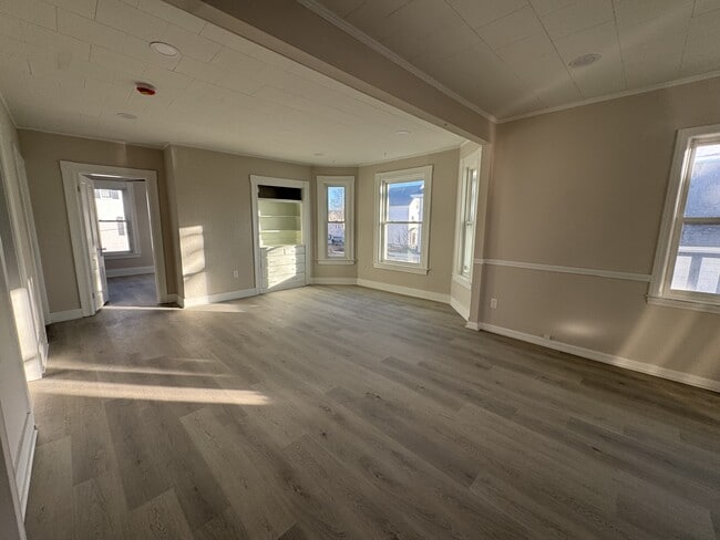 Building Photo - 494 Hevey St