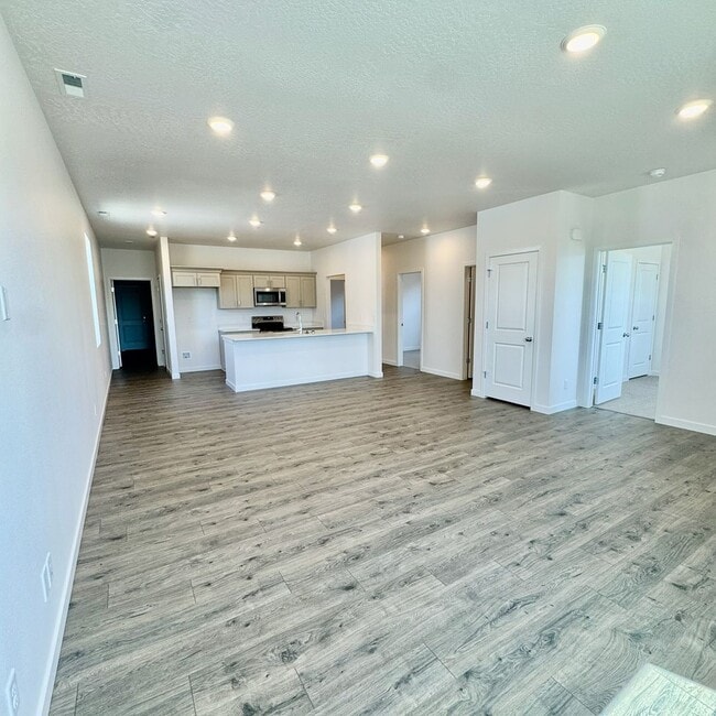 Building Photo - Brand New Built Home move in ready!