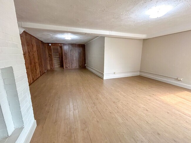 Building Photo - 1550 Corina Dr SE