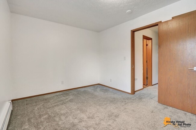 Building Photo - 1810 E 72nd Ave