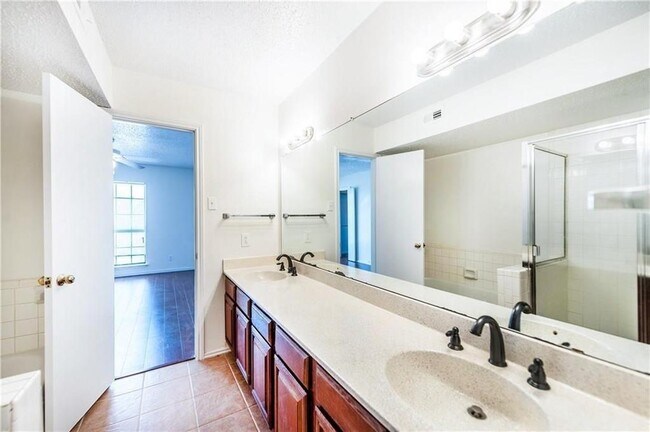 Building Photo - 15221 Berry Trail