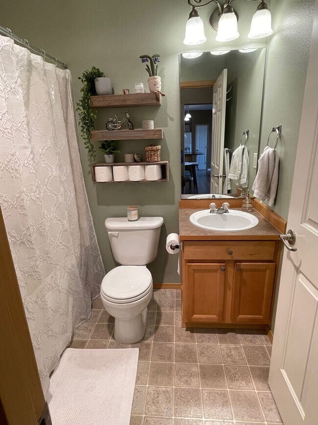 Building Photo - DuPont 2 bedroom 2 bath townhome