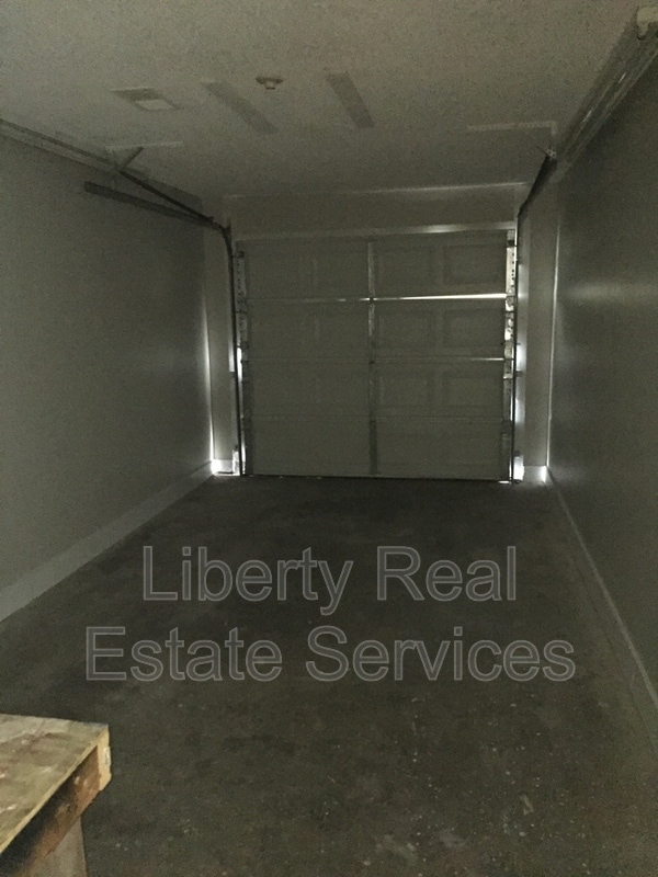Building Photo - 936 Poppleton Dr