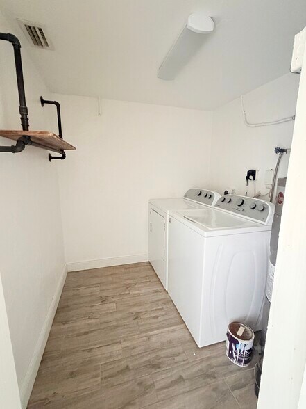 Building Photo - 1063 Lillian St