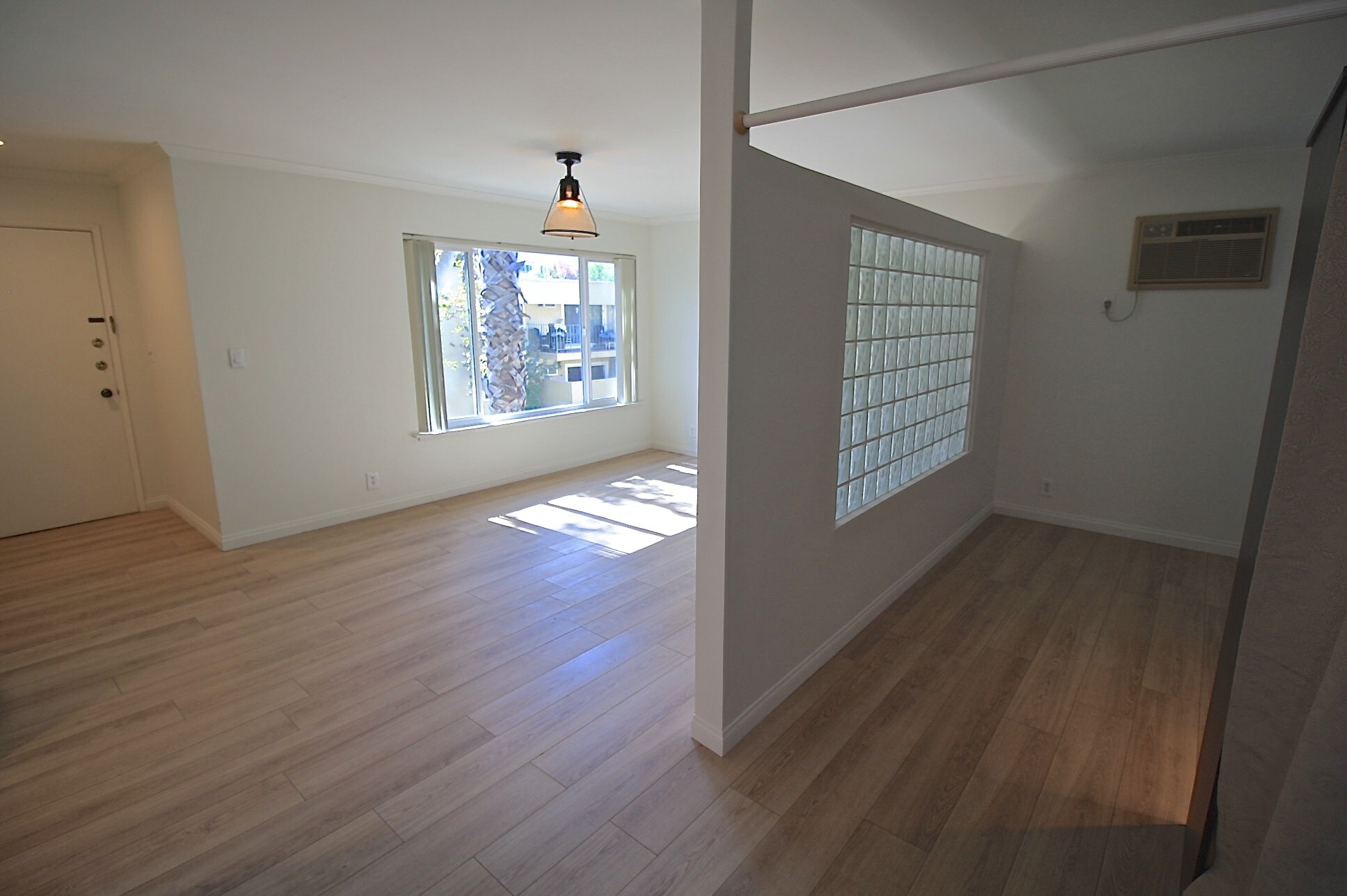 Building Photo - 11138 Aqua Vista St