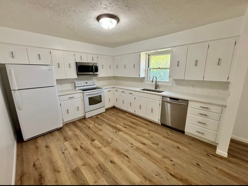 Building Photo - 14112 Pine St