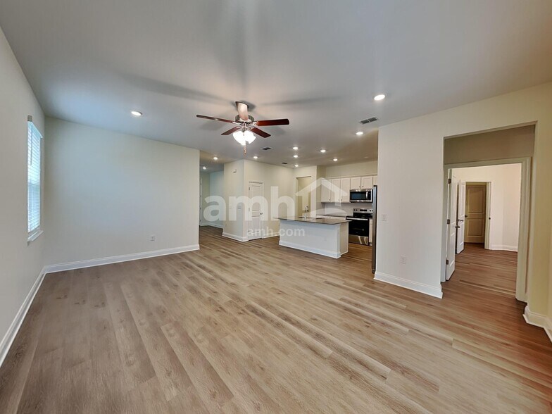 Building Photo - 3679 Lk Blf Lp