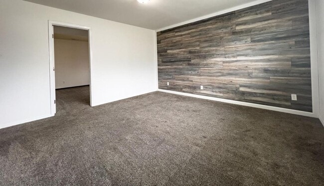 Building Photo - 4 Bedroom in Cheney