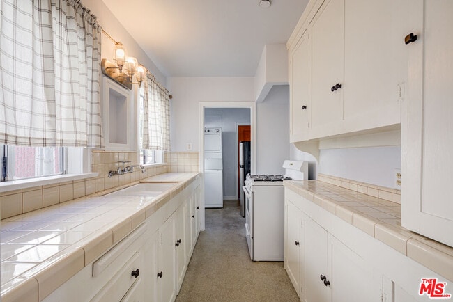 Building Photo - 4174 Ince Blvd