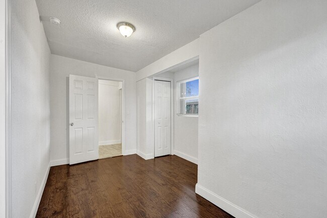 Building Photo - 651 SW 15th St