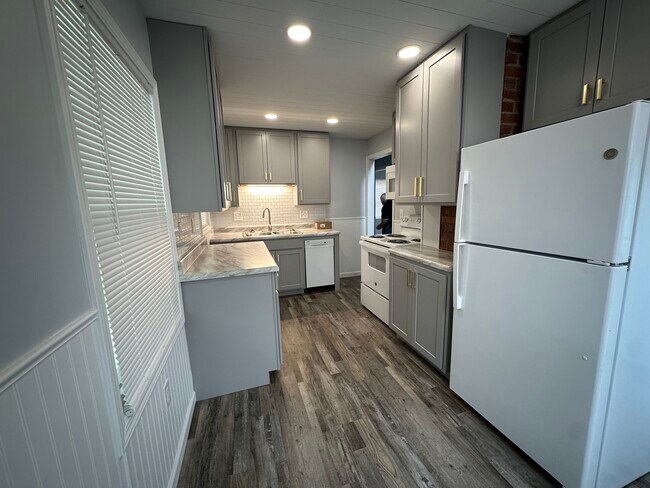 Building Photo - 1629 Kingston Rd