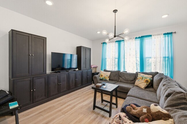 Building Photo - Modern 3-Bed 2.5-Bath Home on Corner Lot i...