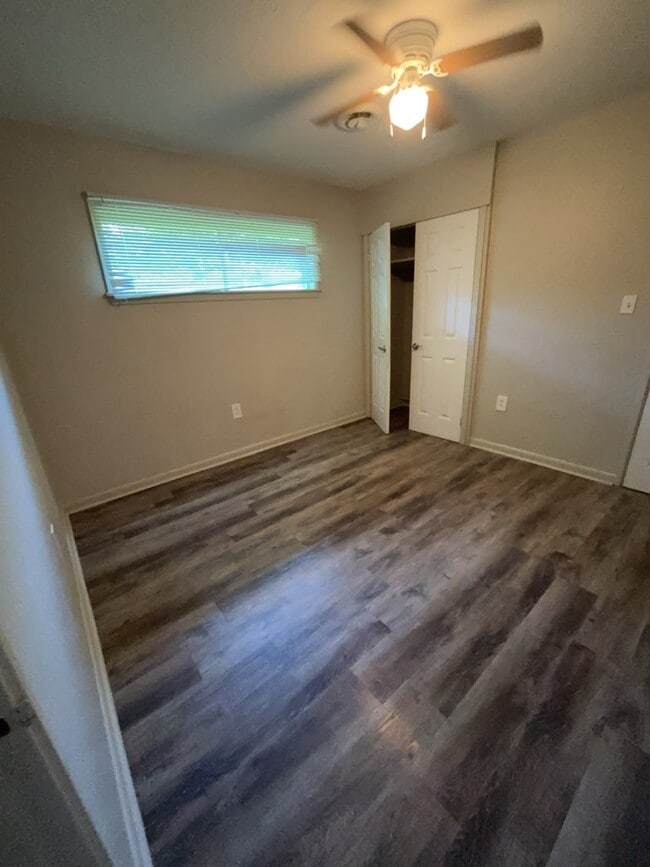 Building Photo - 5558 Queen Mary Ln