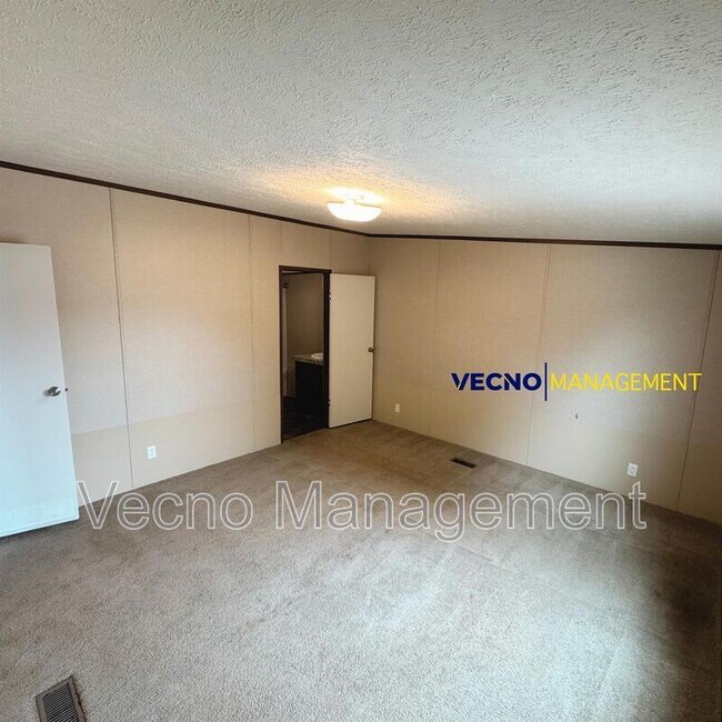 Building Photo - 842 Corinne Dr