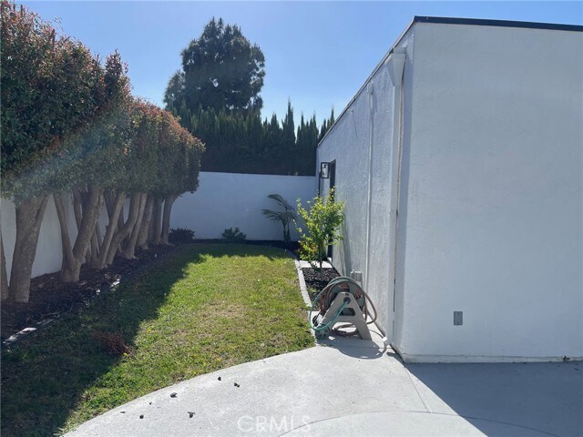 Building Photo - 10220 El Monterey Ave