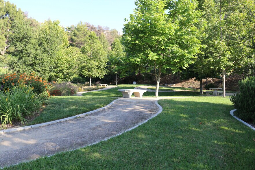 Building Photo - 857 S Sapphire Ln